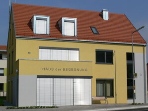 Gebäudeansicht Haus der Begegnung von Schweinfurter Straße aus